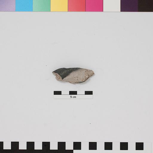 Fragment, modelliertes Tau einer Eck-Kachel